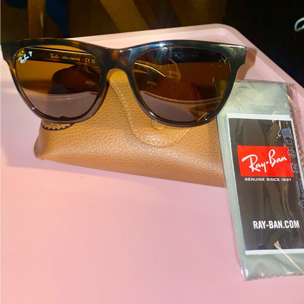 Ray-Ban Polarized Tortoise Shell Sunglasses Timeless Design